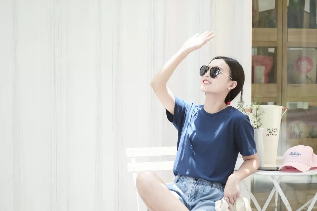 什么颜色的t恤不挑皮肤比较百搭,适合夏天的纯色各种颜色的t恤