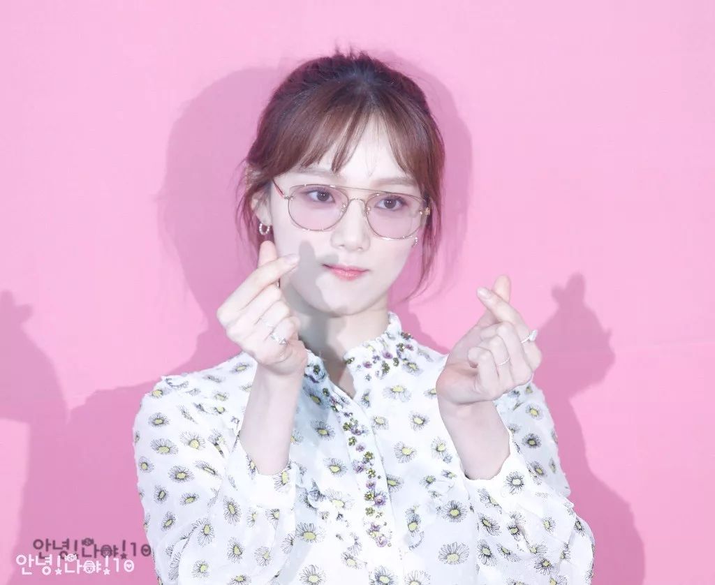 矮马尾扎发教程简单好看,你没见过的马尾扎法