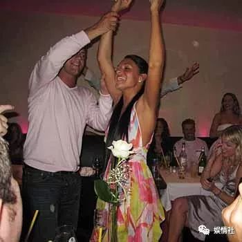 酗酒斗殴被讽母鸡，一小时花8万欧，世界杯史上最牛太太团