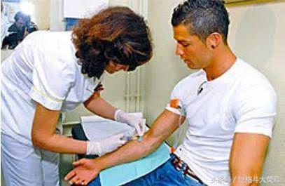 C罗为献血不纹身，150万卖了金靴，他踢球厉害！其实做公益也无敌