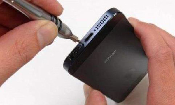 手机电话进水了怎么办,手机进水了打电话是什么提示