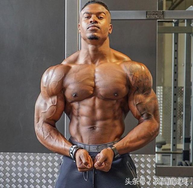 用一对哑铃怎么快速练出胸,用哑铃练胸肌各部位的几个动作