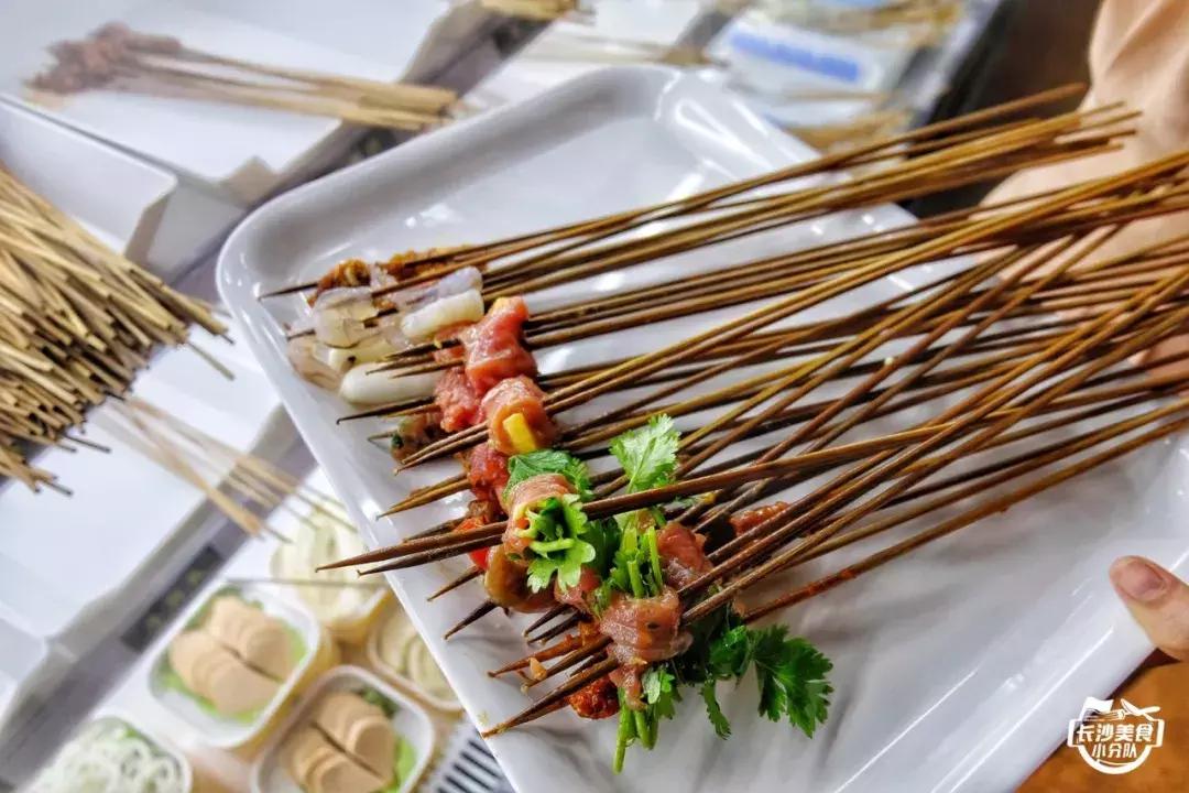 情怀总被烂梗消费,网红串串店长沙