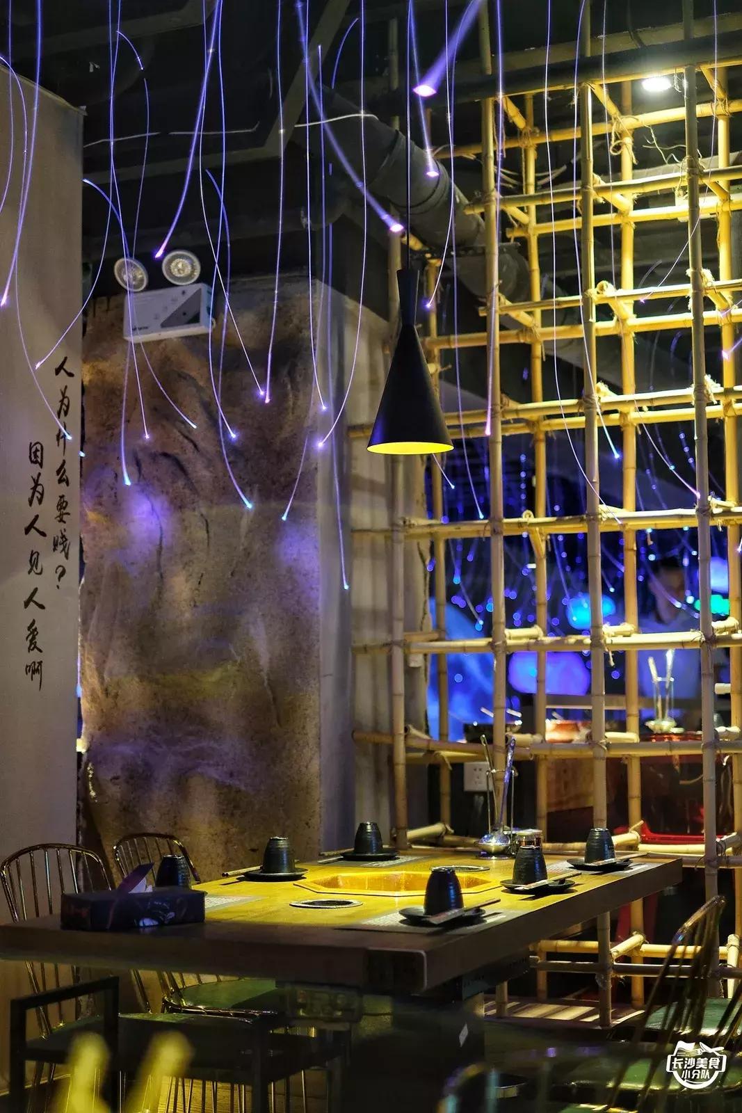 情怀总被烂梗消费,网红串串店长沙