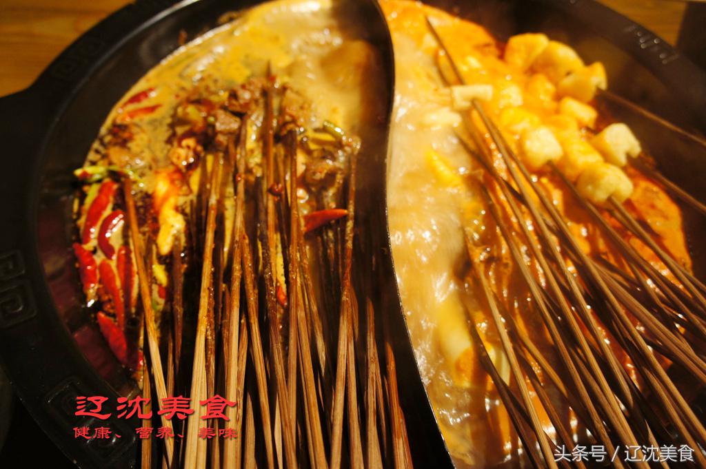 音乐配美食如歌如戏，酒吧加上串串香是一种什么样的体验