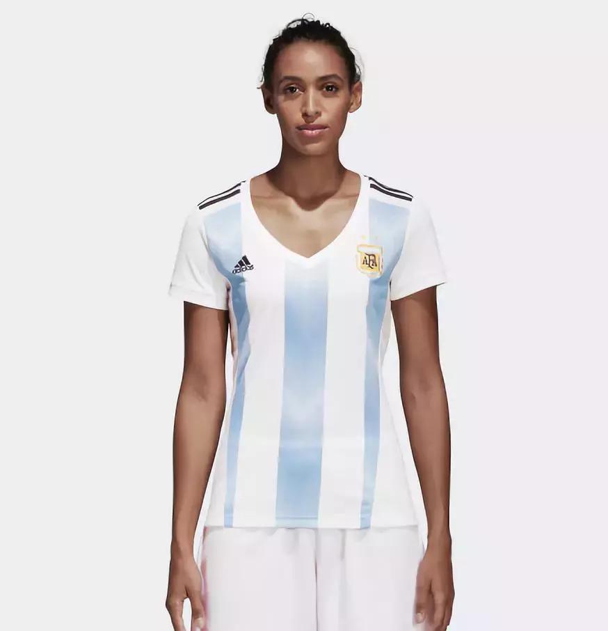 看球怎么穿好看,看球穿搭足球女生