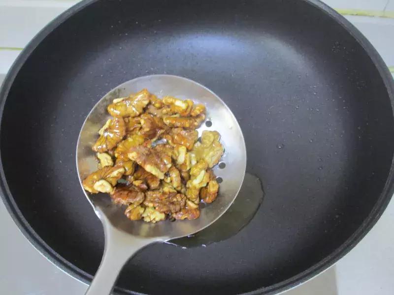 核桃仁和它搭配，每天吃一点，增智健脑，提高免疫力