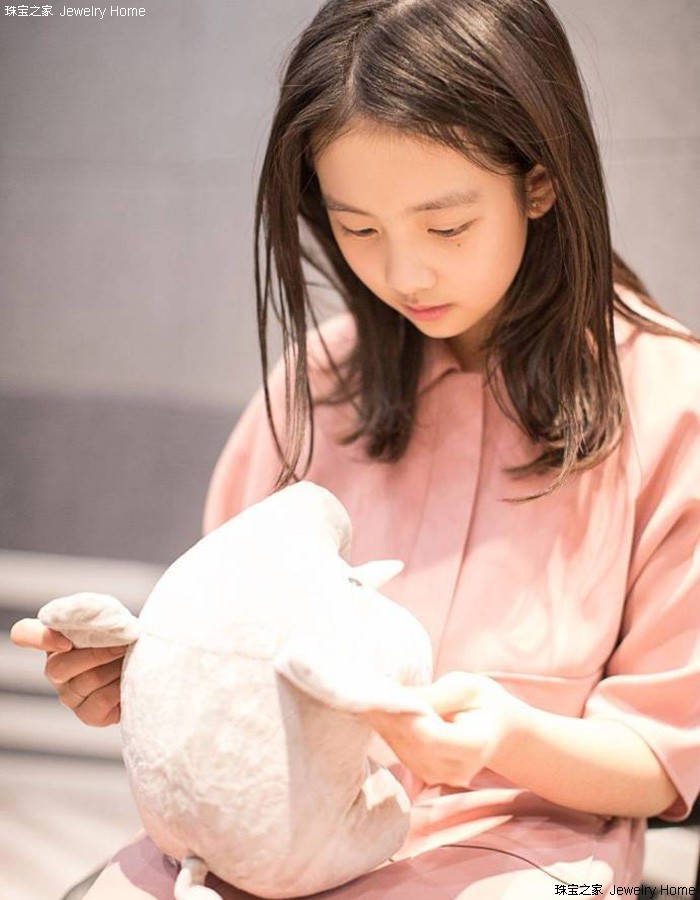 不知不觉，暴走的00后已跻身时尚圈