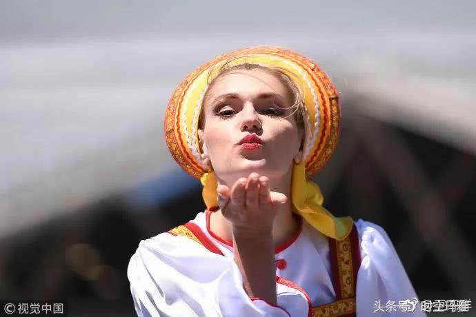 世界杯赛场那些高颜值女球迷瞬间,世界杯看台美女卡塔尔