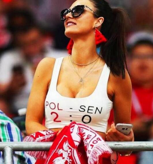 盘点足球场上的美女,看台上的足球美女