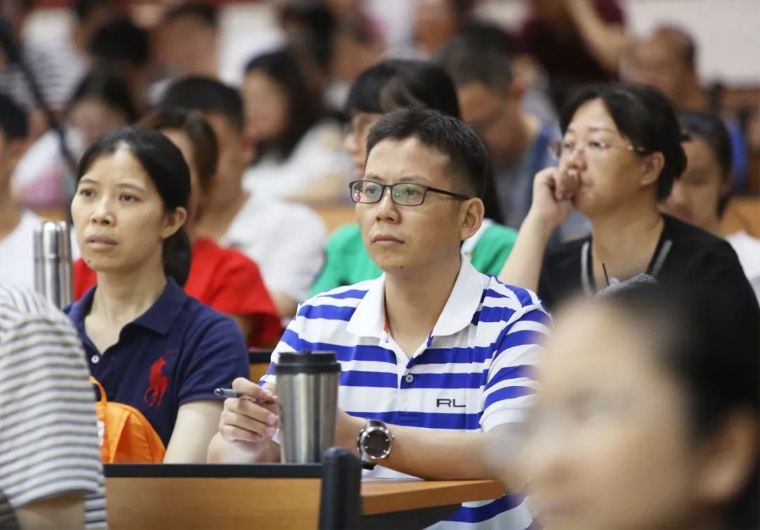 今天，东莞考生和家长都涌向这个地方，这是什么情况？