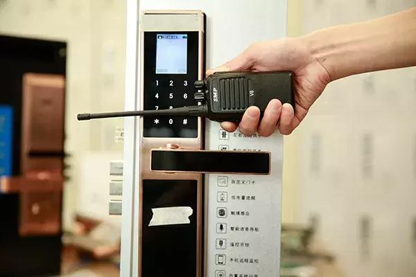 智能门锁3秒被开,秒开智能门锁的小黑盒究竟是什么