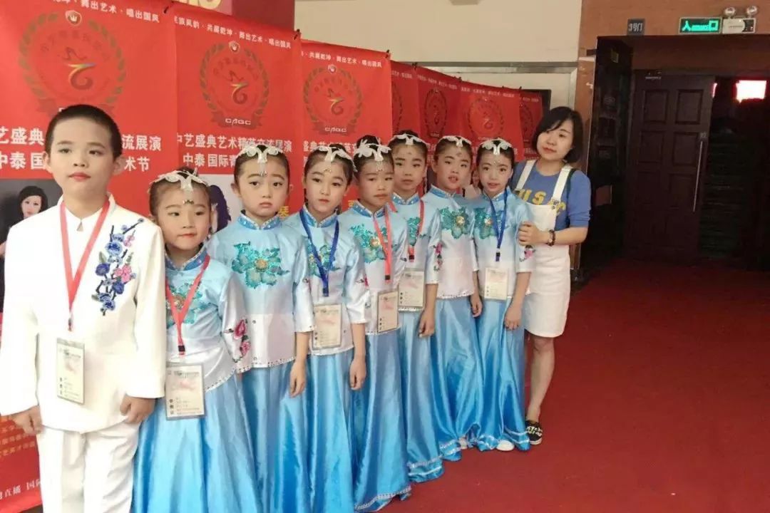 掌声在哪里小学舞蹈,掌声在哪里欢呼声在哪里