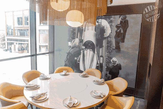 实探！全球第7家「奔驰餐厅」！什么都卖就是不卖车……