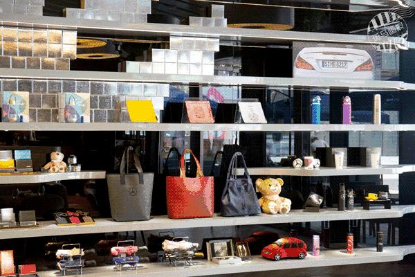 实探！全球第7家「奔驰餐厅」！什么都卖就是不卖车……