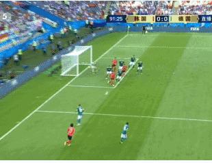 为什么世界杯的足球场都很大了,为什么足球场草坪颜色不一样