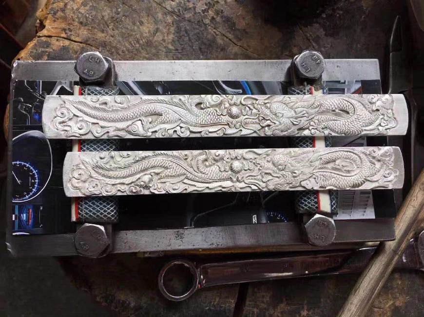 银饰匠人收入,老银匠加工手工银饰