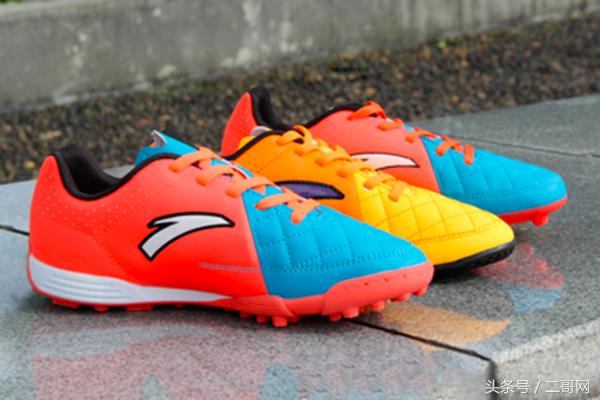 足球要从娃娃抓起,足球从孩子们抓起