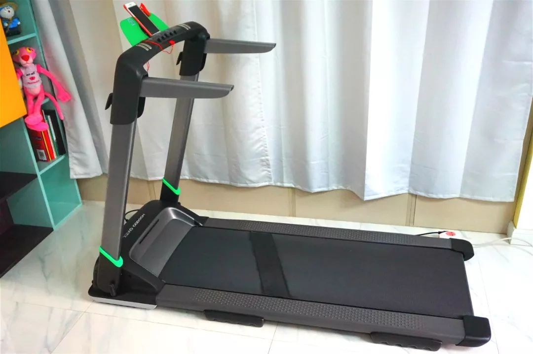 小乔咕咚合作款跑步机,小巧高颜值小乔智能跑步机体验