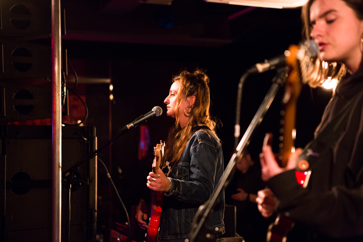 在伦敦和巴黎相约旅行,在伦敦约会