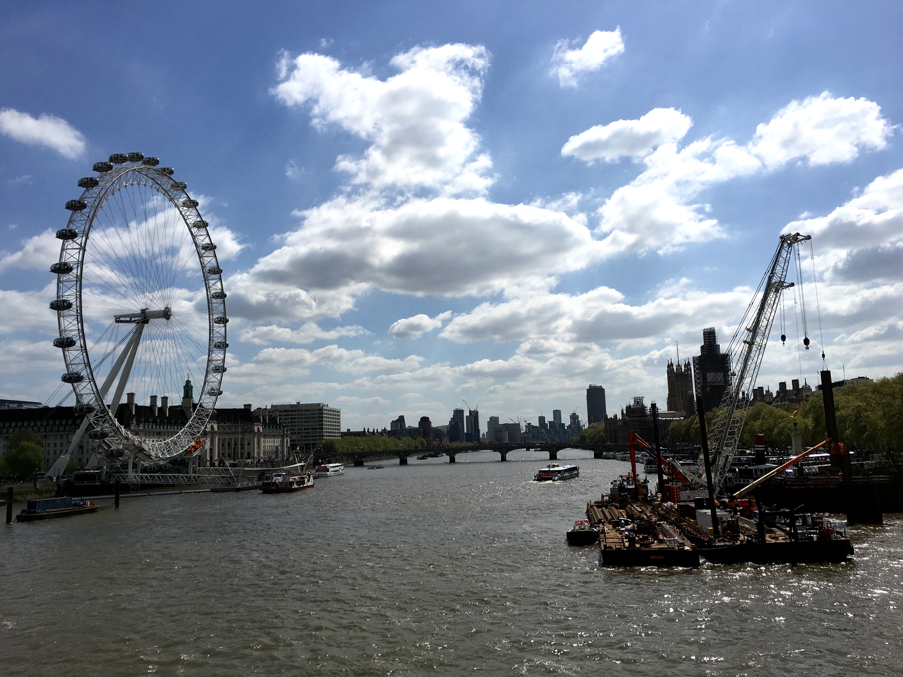 在伦敦和巴黎相约旅行,在伦敦约会