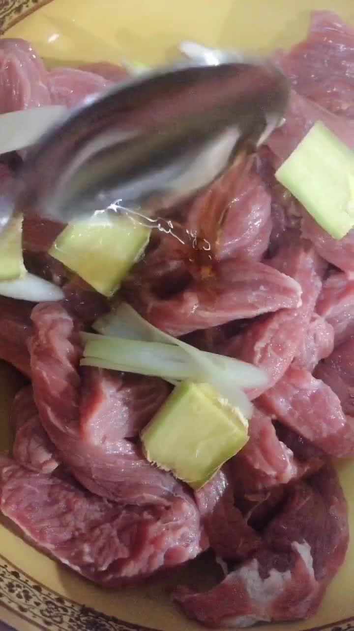 牛肉干的切法视频教程,最简单炸牛肉干做法视频