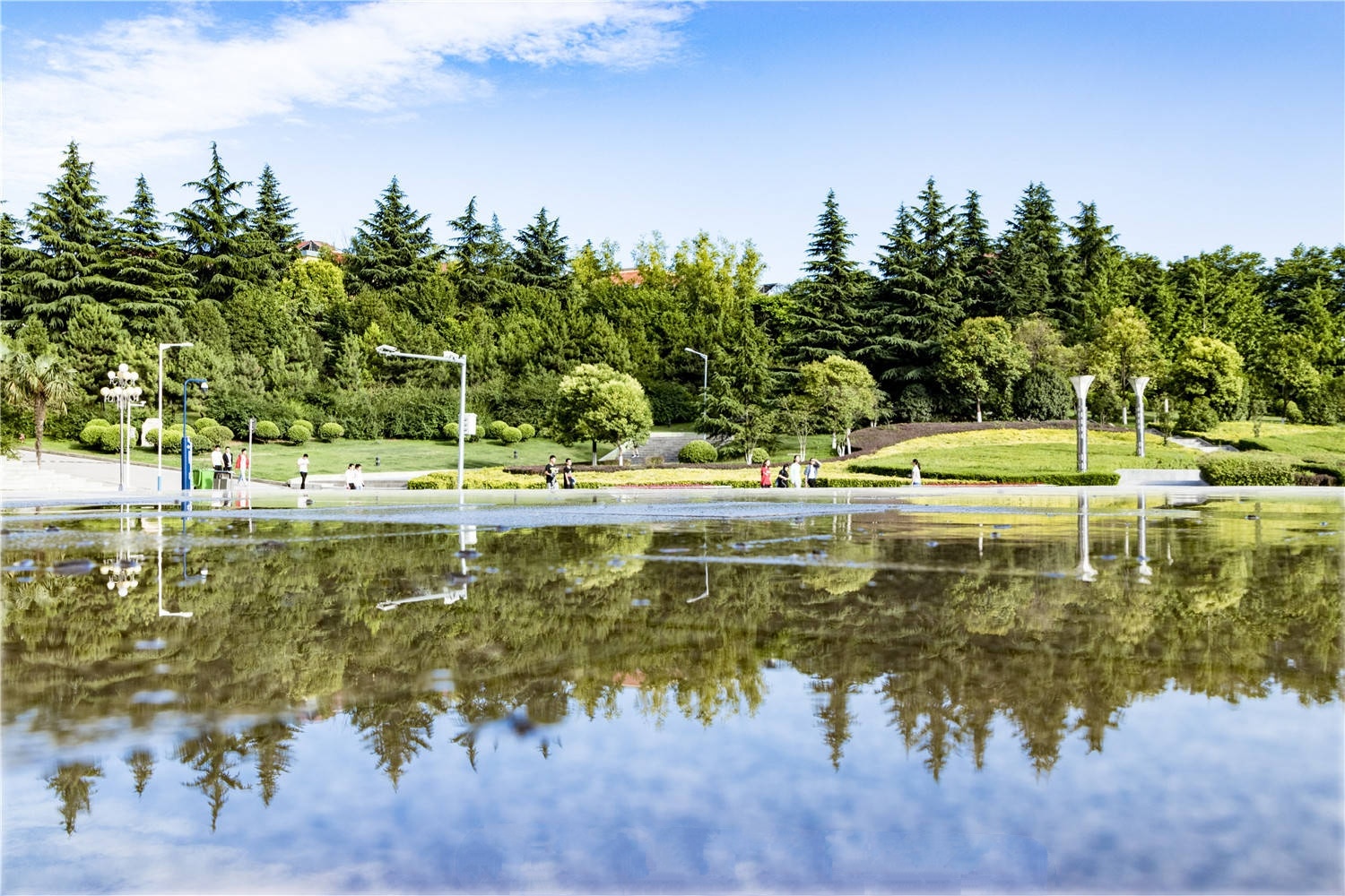 西安思源学院校园风景照片,西安思源学院航拍视频