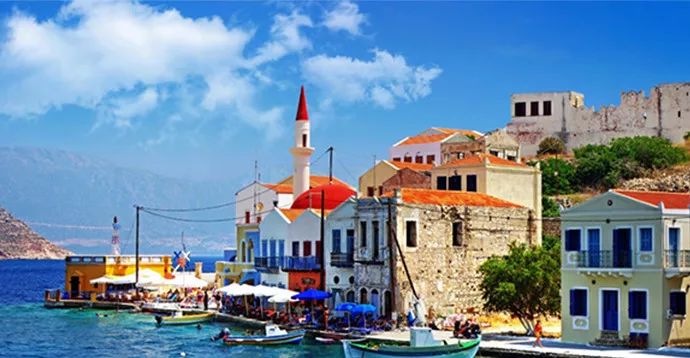 准备什么样的泳衣,海边度假泳衣选什么颜色