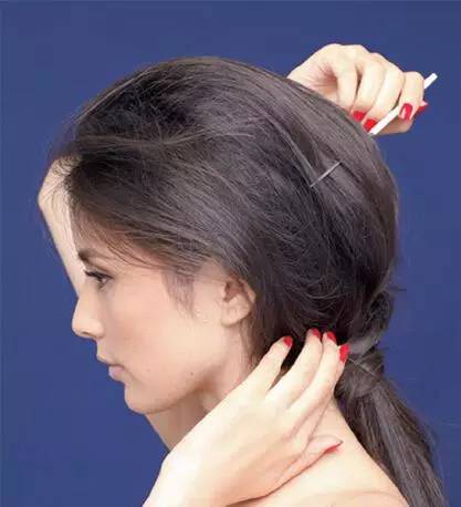 烫发后怎样扎头发好看,短烫发没有刘海怎么半扎头发好看