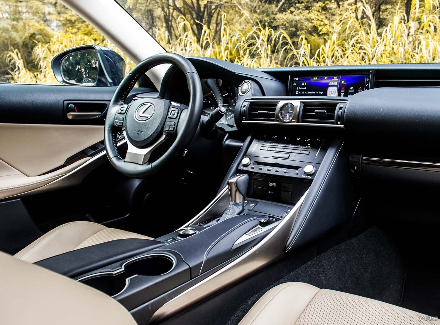 这款高颜值轿车不只男人喜欢女孩看了也瞬间心动实拍雷克萨斯IS