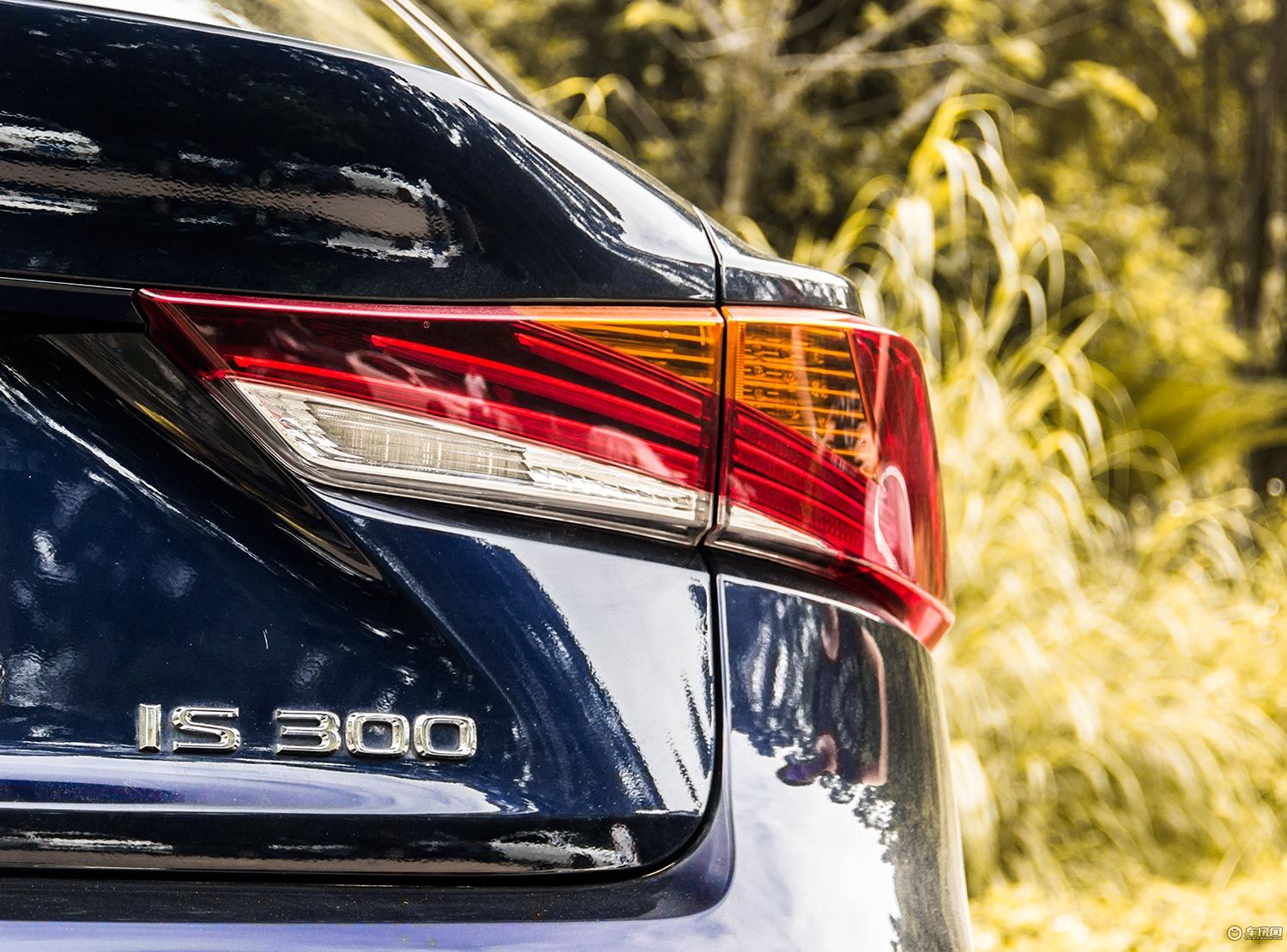 这款高颜值轿车不只男人喜欢女孩看了也瞬间心动实拍雷克萨斯IS