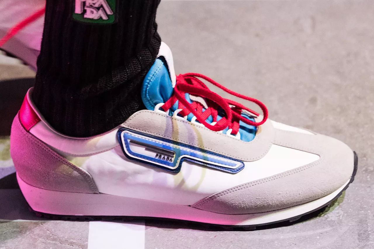 prada鍐嶇敓绯诲垪,prada鎹㈡帉闂ㄤ汉