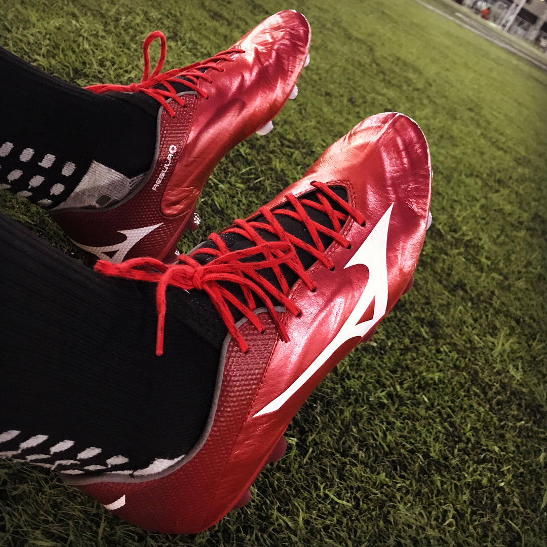 安踏enjoyz联名足球鞋,enjoyz足球鞋