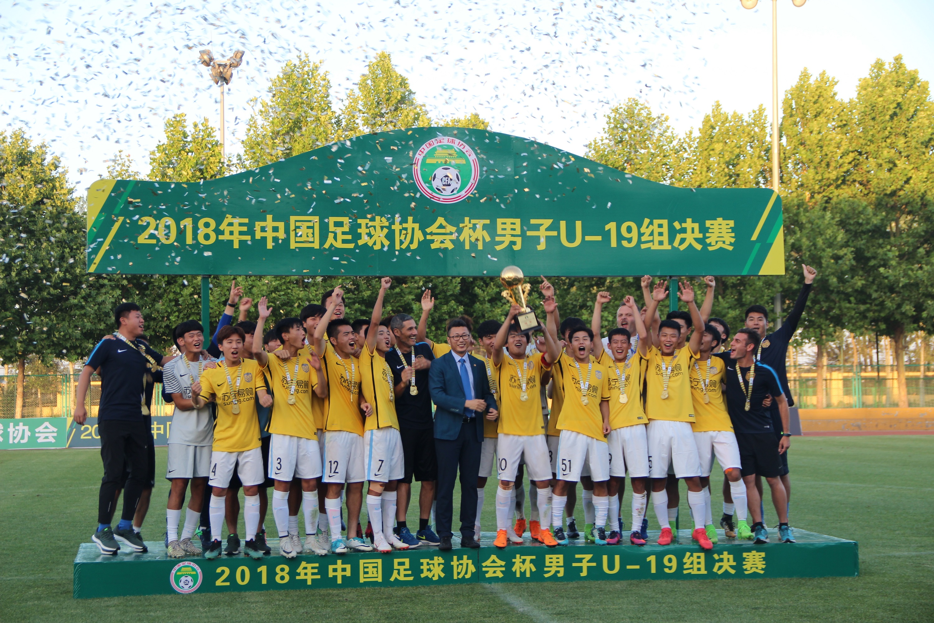 苏宁u19足球俱乐部夺冠,苏宁夺冠韦世豪