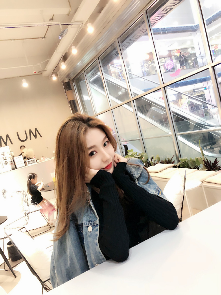 网红温婉转战直播平台，直播间不开美颜和滤镜，网友：你是真的丑