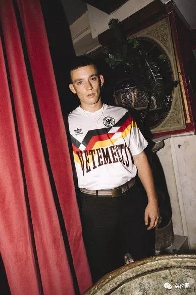 为了蹭世界杯热点，时尚杂志携手潮牌把魔爪伸向了球衣……