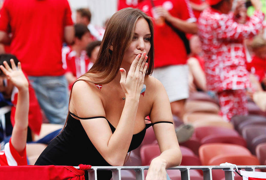 世界杯看台女生,世界杯看台上的女球迷