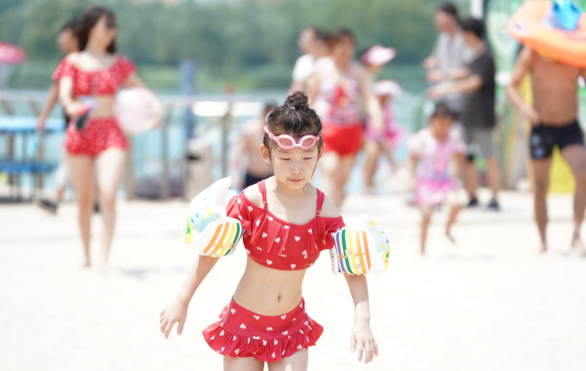 看足球现场比赛震撼,看沙滩足球