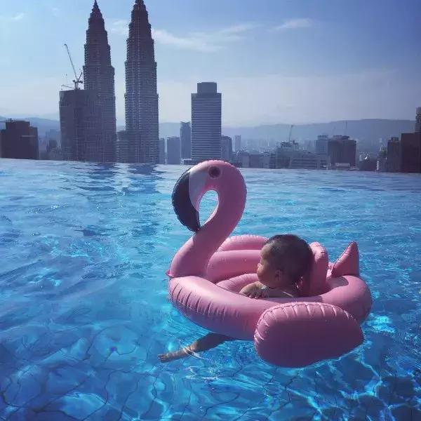 出门走到哪里都想带着孩子,没条件也要带孩子出去玩吗