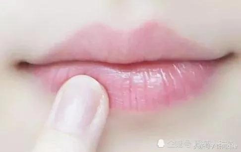 涂哑光口红唇纹太显眼？快来get江疏影穆熙妍同款护唇*法大**