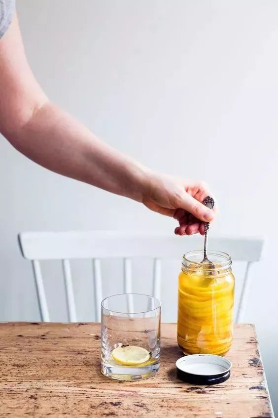 柠檬水的正确喝法用什么水,这才是正确的冲泡方法