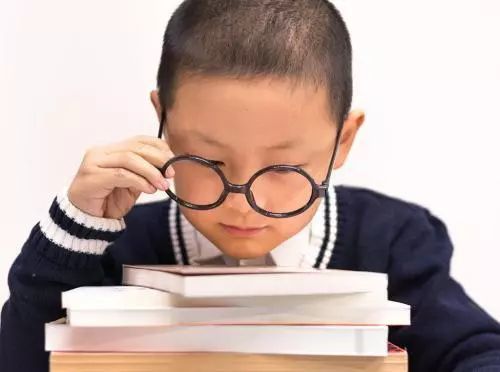 500度近视相当于视力多少,3岁宝宝近视600度能矫正吗