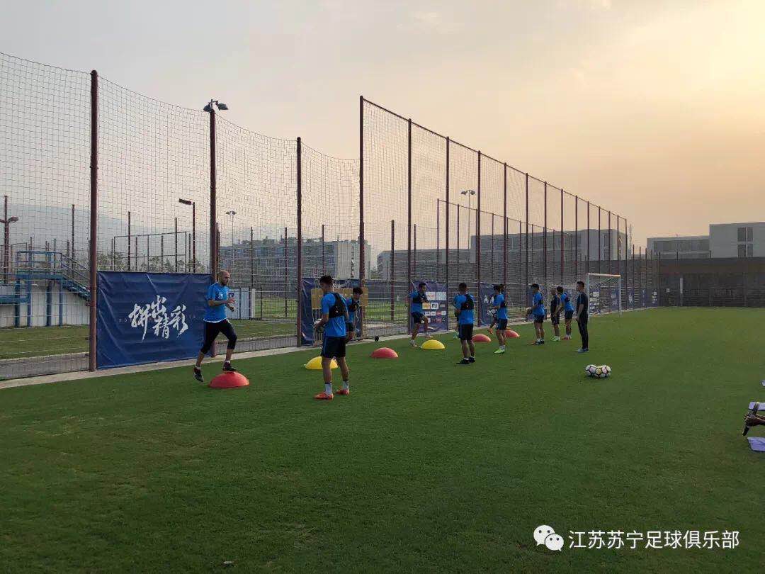 回家啦!苏宁易购队南京集结备战,球员们黑了不少~