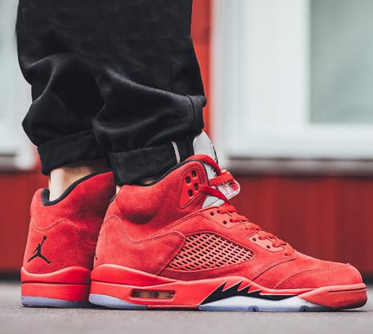 最火十款拖鞋,公认脚感最好的10双拖鞋