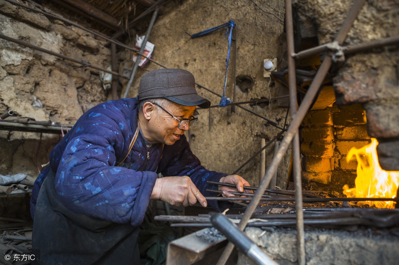 双立人跟章丘锅哪个好,双立人铁锅对比极牌铁锅