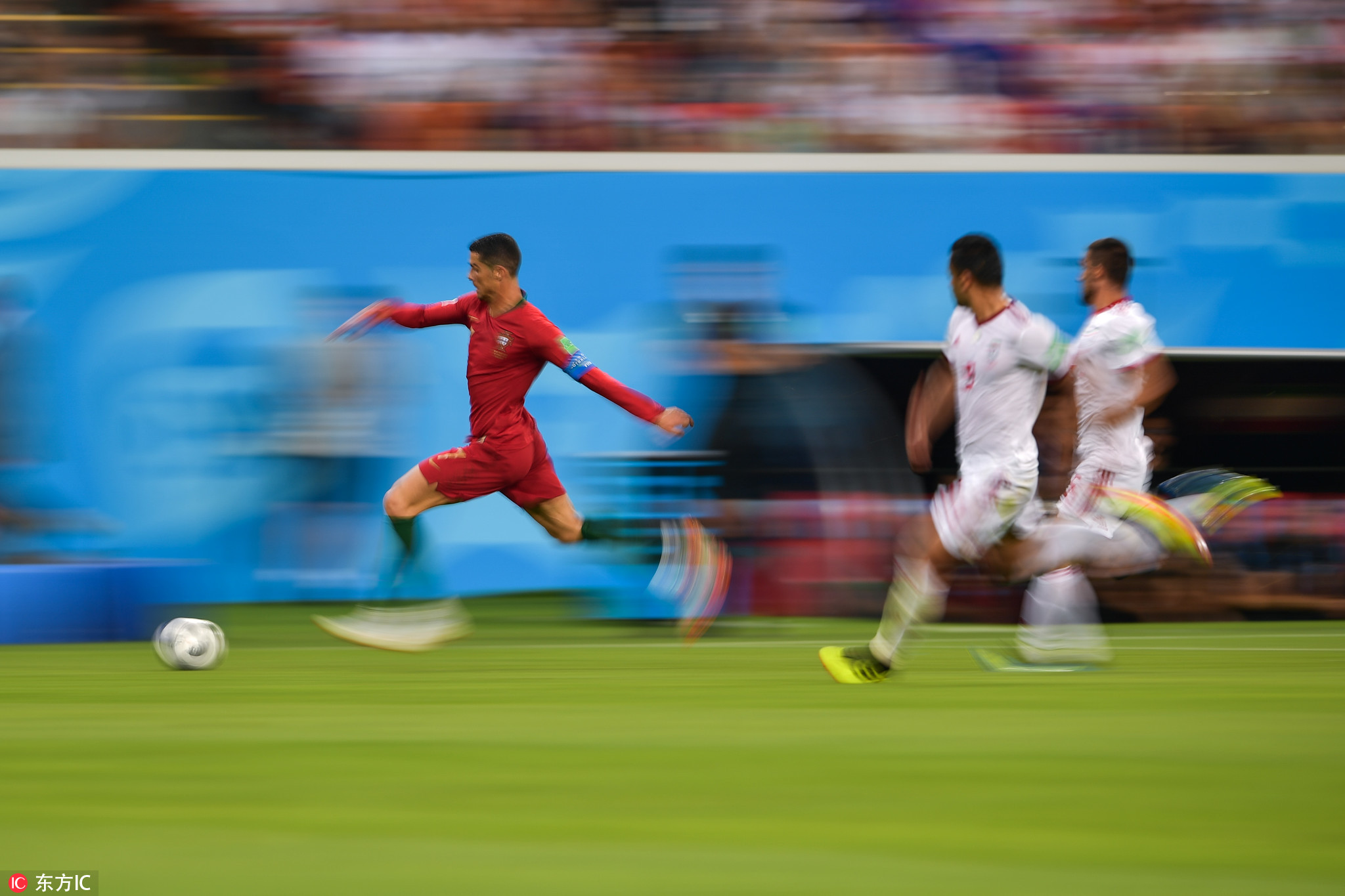 燃情奋战十余天,晒得比内马尔还黑,但他们的照片美炸了