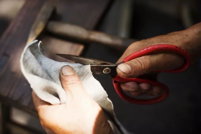 菜刀怎么磨什么角度才锋利耐用,不管菜刀有多钝大厨教你一招