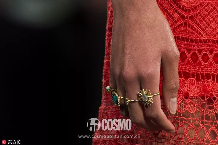 适合跟金戒指一起叠戴的戒指,软戒指和什么戒指叠戴好看