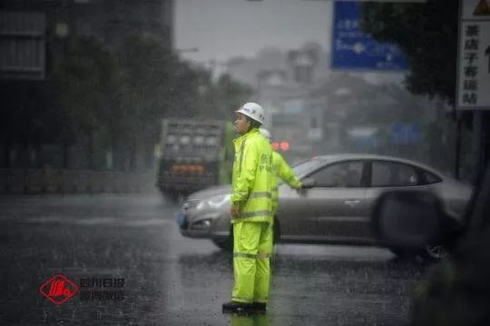 直击近段时间全国各地暴雨现场,直击多地暴雨汛情宜昌