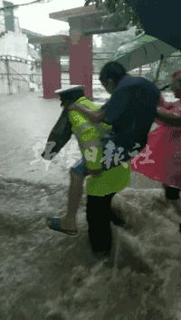 直击近段时间全国各地暴雨现场,直击多地暴雨汛情宜昌